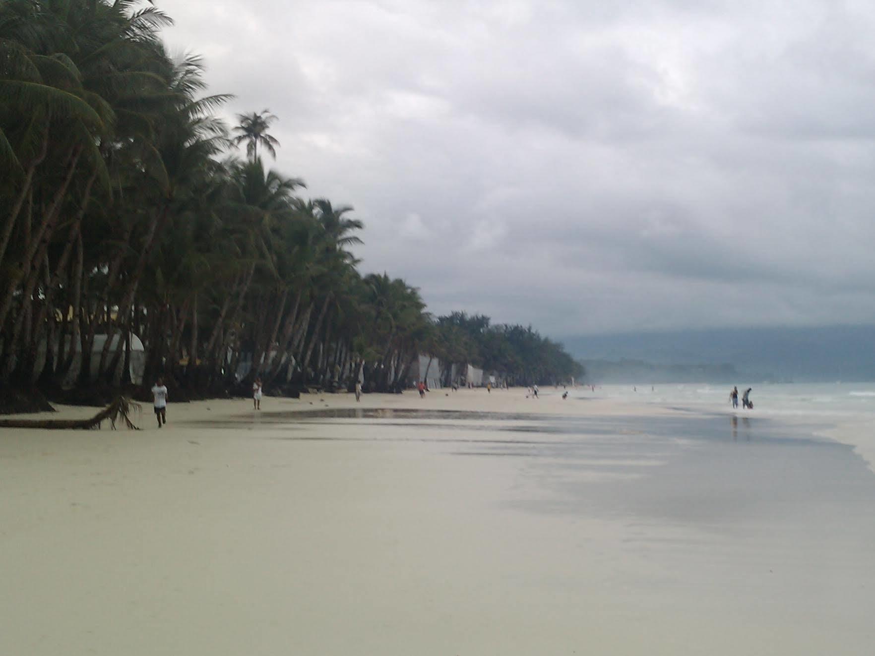 Amigos Beach Resort Balabag  Exterior foto